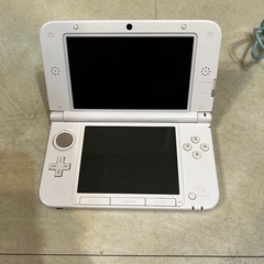 ニンテンドー3DS LL どうぶつの森バージョンの画像