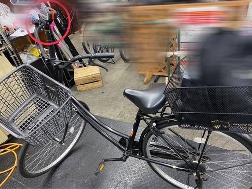 お値下げしました！！後ろカゴと傘立てスタンド付き！！ママチャリ　　取りに来れる方！！