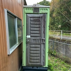 仮設トイレ