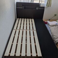 セミダブルベッドフレーム 収納付き