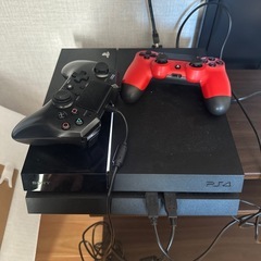 PS4本体、コントローラー2個、電源ケーブル、コントローラ接続ケーブル