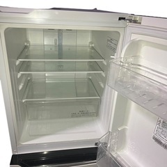 【ジ1109-06】コンパクトサイズ ‼️ 2016年Hisense 冷蔵庫 一部塗装剥がれありの画像