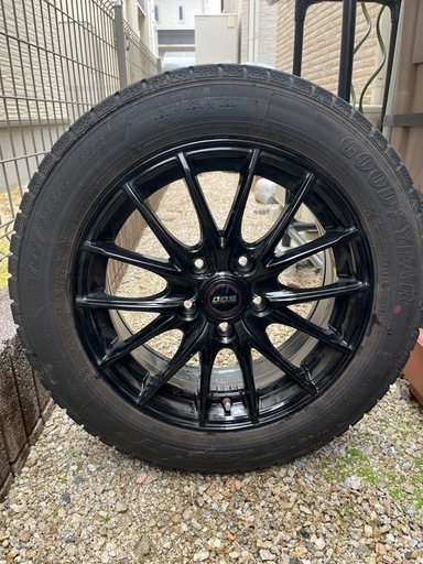 グッドイヤースタッドレス付きホイール　セレナ　　195 60 R16
