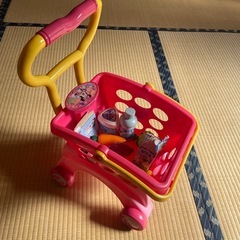 ミニーちゃん　お買い物カートの画像