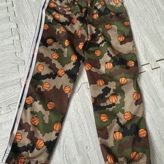adidas110cm ジャージセットアップ
の画像