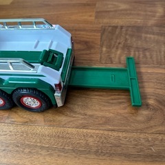 Hess Tow Truck レッカー車大小2台の画像