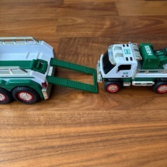 Hess Tow Truck レッカー車大小2台の画像