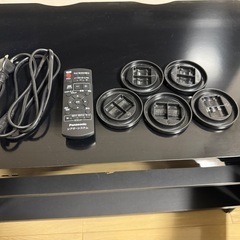 無料 サラウンドテレビラックと椅子4脚の画像