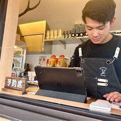 コーヒー、鹿カツ、鹿バーガーの提供の画像