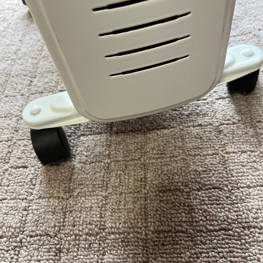 オイルヒーターです。温度の調整出来ます。