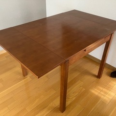 ダイニングテーブル