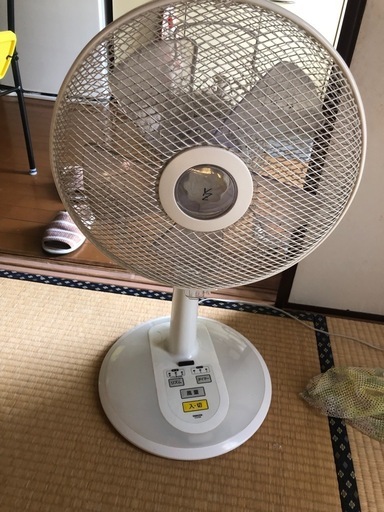 扇風機　     (２つ)