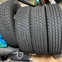 ヨコハマ１２インチの８０Ｒ１２です。