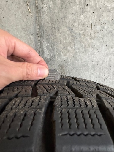 【値下げ！】スタッドレスタイヤ　215/60R16　