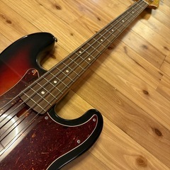 Laid Back エレキベース サンバースト プレシジョンベースの画像