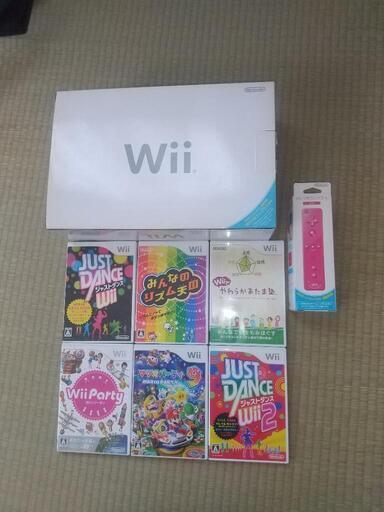 値下げしました。任天堂Wii 本体+リモコンプラス２個、おまけソフト６枚。