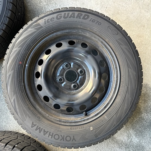 【取引完了】美品　アクア　2021年　製造　スタッドレスタイヤ　ヨコハマ　アイスガード　ＩＣＥ　ＧＵＡＲＤ　185/65R15 YOK