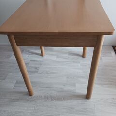 無印良品 木製テーブル(70×70㎝)・木製チェア1脚の画像