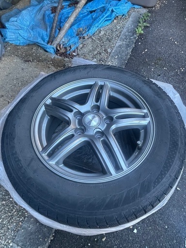 スタッドレスタイヤ　日産セレナC26対応