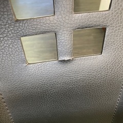 ガラステーブルと椅子の画像