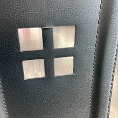 ガラステーブルと椅子の画像