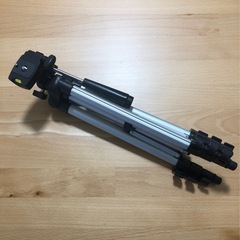 カメラ三脚　アルミ三脚　水準器付き　4段　超軽量(490g) 　...