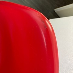 かわいい丸テーブルと椅子の画像