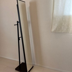 ニトリ　ハンガーラック付きスタンドミラーの画像