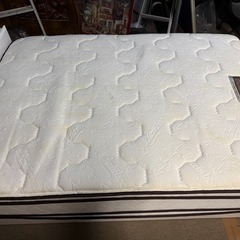 ダブルベッド　引出付き　マットレスはシーリー　シミあります　の画像