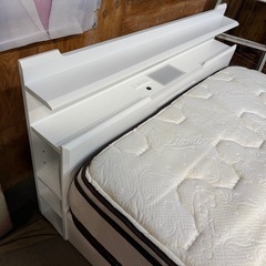 ダブルベッド　引出付き　マットレスはシーリー　シミあります　の画像