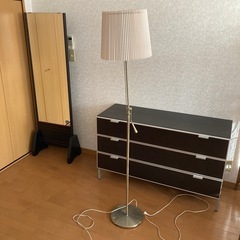 アンティークなスタンドライトの画像