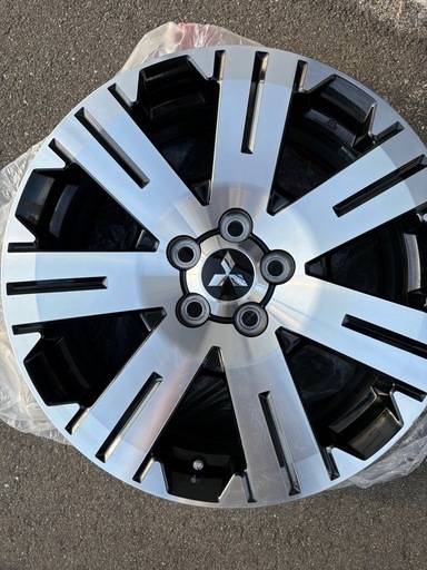 三菱デリカ後期純正18インチ ホイール（お取引中）