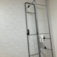 滑車付きラック（コート掛けなど）