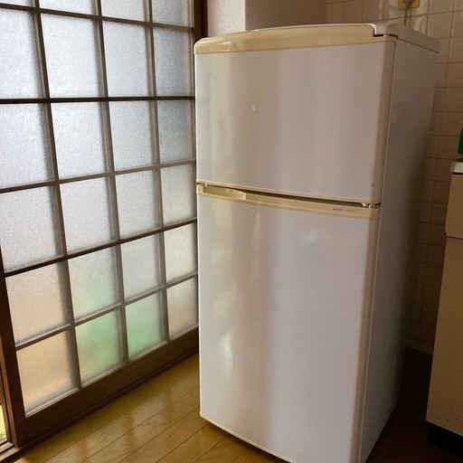 11/9.10午前中までに持ち出してくださる方。冷蔵庫。