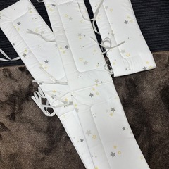 赤ちゃんベビーベッド衝突防止クッションの画像