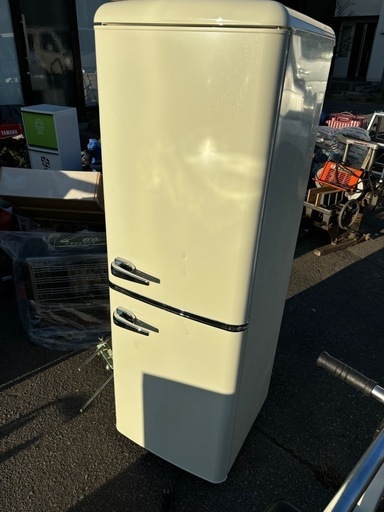 動作品 アイリスオーヤマ 130L レトロ 2ドア冷蔵庫 PRR-142D 2022年製