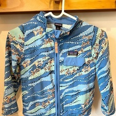 試着のみ★パタゴニアPatagonia ウエア　5T フード取り...