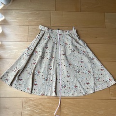 スカート　花柄の画像
