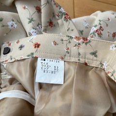 スカート　花柄の画像
