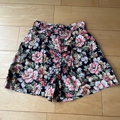 St. Thomas ショートパンツ　黒地　花柄