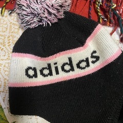 冬物3点まとめてレディースorキッズ　　マフラー　adidas帽子　ニット　ひざかけの画像