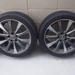18インチホイール付きスタッドレスタイヤの画像