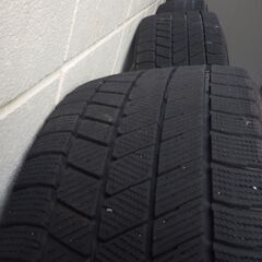 18インチホイール付きスタッドレスタイヤの画像