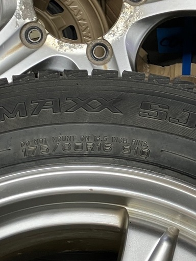 ジムニー175/80R16スタッドレスホイル付き 