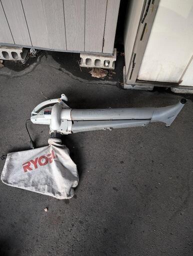 落ち葉掃除に　リョービRYOBI　ブロワバキューム
