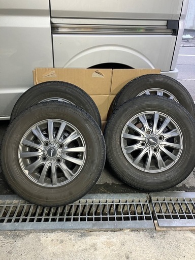 エブリィNV100 
145/80R12LTバン用ホイル付き