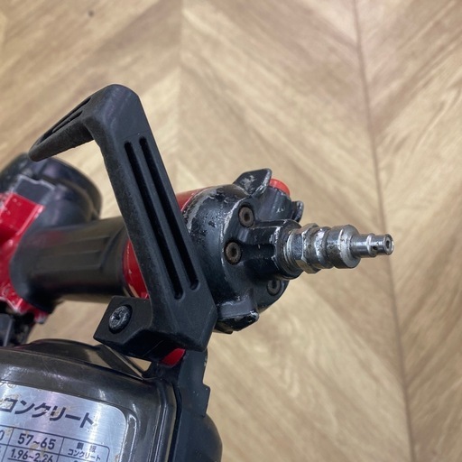 109 【中古品】makita 65㎜ 高圧エア釘打 AN633H