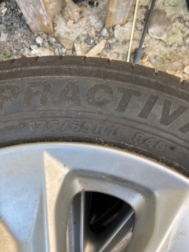 自動車タイヤ