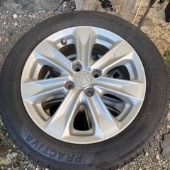 自動車タイヤ