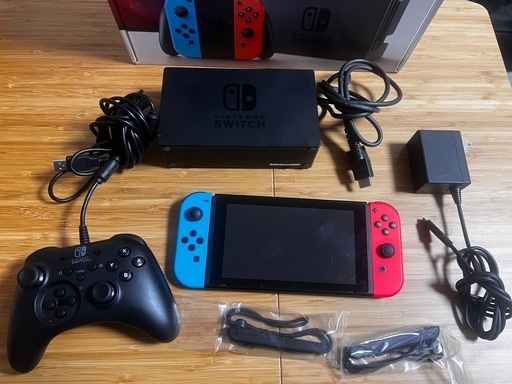 Nintendo Switch本体　コントローラーパッド付き